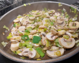 Foto del paso 2 de la receta: Crema de champiñones🍄