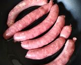 Foto del paso 1 de la receta: Salchichas frescas al vino blanco