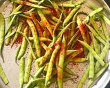 A picture of step 1 of Crispy Cluster beans.