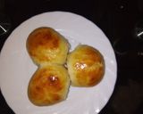 A picture of step 4 of Hot cross buns.