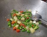 A picture of step 2 of Mix Veg Kadai Pulav.