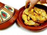 طاجين مغربي الدجاج البلدي معسل بالبصلة والزبيب والمشماش 🇲🇦