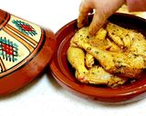 صورة لخطوة 2 من وصفة طاجين مغربي الدجاج البلدي معسل بالبصلة والزبيب والمشماش 🇲🇦