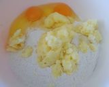 A picture of step 1 of Donut Kentang (Potato donuts).