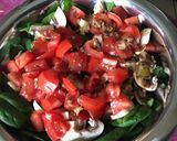 Une image de l'étape 5 de Salade d épinards aux tomates et champignons sauce citron confit et miel.