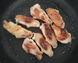 Foto del paso 2 de la receta: Arroz a la Paella de Alitas de Pollo y Presa Ibérica con Mayonesa de Humo