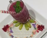 A picture of step 5 of Green grapes and pomegranate juice.