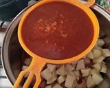 Foto del paso 2 de la receta: Guisado de guajillo con carne de puerco, piña y papas