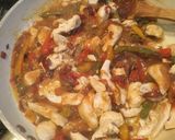 Foto del paso 7 de la receta: Pollo con pimentones en salsa acompañado de puré naranjo