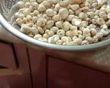 A picture of step 3 of Rosted makhana.
