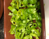 Foto del paso 2 de la receta: Escalopas de lomo con pimientos, queso y guarnición de verdura confitada