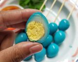 Foto langkah ke 5 dari resep Telur puyuh biru.