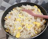 Foto langkah ke 4 dari resep Nasi Goreng Putih.