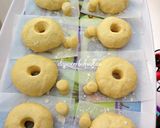 Foto langkah ke 5 dari resep Donat Maizena.