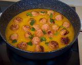Foto del paso 8 de la receta: Albóndigas de pollo con curry rojo