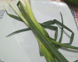 Foto langkah ke 1 dari resep Telur dadar bawang daun.