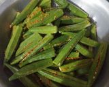 A picture of step 4 of Bharwa bhindi.