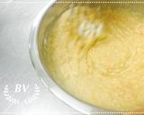 Hình bước làm 5 của món Muffin Cam rắc hạnh nhân