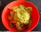 A picture of step 4 of Bhapa Chingri (Pyaaj-Roshun Diye).
