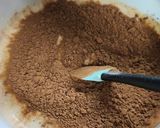Foto del paso 3 de la receta: Budín de chocolate y frutas sin azúcar