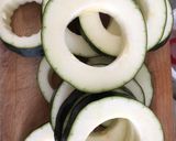 Töltött, rántott cukkini, tzatziki salátával recept fázis 1 fotója