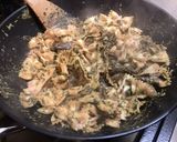Une image de l'étape 4 de Farfalles bicolores à la crème de cèpes, jambon cru et parmesan.