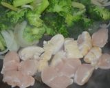 Une image de l'étape 5 de Ramyeon poulet et brocoli.