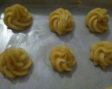 Foto langkah ke 5 dari resep Kue sus vla basah.