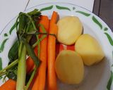 Foto langkah ke 1 dari resep SOP ayam sayur.