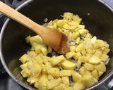 Une image de l'étape 9 de Soupe de pommes de terre et courgettes à la tomate.