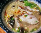 รูปขั้นตอนการทำที่ 3 ของ ข้าวต้มปลาเก๋าชิ้นโตเต็มคำ(สูตร1 กุ๋ยช่ายขาว และสูตร2 เซเลอรี่ คลินตัน...อะไร๊?? ตึ่งโป๊ะ)