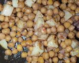 A picture of step 4 of Tarka Aloo Chaana Chaat 😋.
