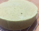 A picture of step 5 of Ogura Matcha Cake.