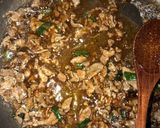 Hình bước làm 4 của món Nui xào bò sa tế