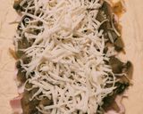 Pizzatésztába tekert szűzérme, baconos-gombás-hagymás-sajtos ágyon recept fázis 6 fotója