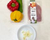 A picture of step 1 of Stir-Fried Chicken Breast with Tri-Color Peppers 🫑.