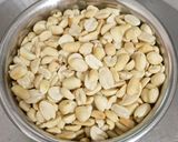 ચોકલેટ પીનટ ચીક્કી (Chocolate Peanut Chikki Recipe In Gujarati) રેસીપી સ્ટેપ2ફોટો