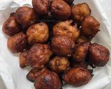 Gambar langkah 3 resipi Cekodok pisang lembut.