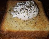 Foto del paso 5 de la receta: Tostada con huevo poche