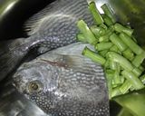 Foto langkah ke 1 dari resep Ikan Baronang Masak Simple.
