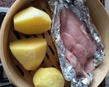 Foto del paso 3 de la receta: Pechuga de Pollo con Papas al Vapor