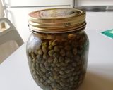 Foto del passaggio 4 della ricetta Capperi dissalati e messi sottaceto