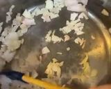 صورة لخطوة 1 من وصفة شوربة العدس الاحمر بالبطاطس🥣😋!