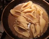 Foto del passaggio 6 della ricetta Conchiglie con lenticchie e vongole piccanti
