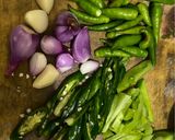 Foto langkah ke 4 dari resep Tumis ikan Tongkol suwir Cabai Hijau.