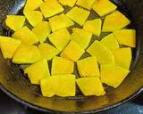 A picture of step 2 of Kuttu waterchestnut flour pumpkin pie.