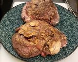 Foto del paso 2 de la receta Carrilleras de ternera al vino tinto con puré cremoso de patatas y chirivia