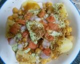 A picture of step 3 of Raita chaat.