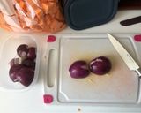 Édesburgonya sült lila hagymával recept fázis 2 fotója