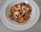 A picture of step 8 of Garlic White Wine Prawn Linguine.